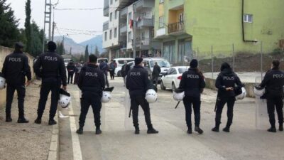 Bursa’da yıkım gerginliği! Polis ve belediye ekiplerine saldırdılar