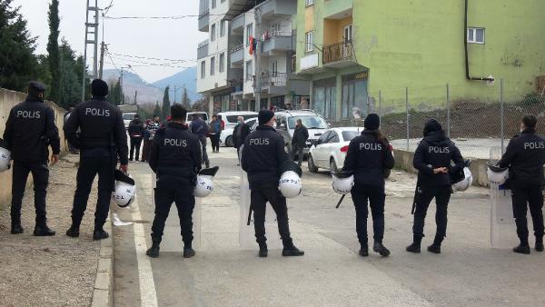 Bursa’da yıkım gerginliği! Polis ve belediye ekiplerine saldırdılar