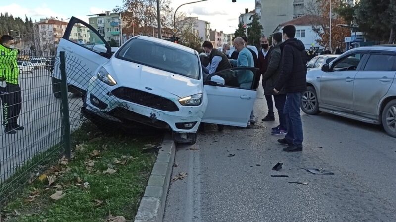 Yer: Bursa… Ölüm direksiyon başında yakaladı Bursa’da direksiyon başında kalp krizi geçiren Abuzer Bakırcı (47) orta
