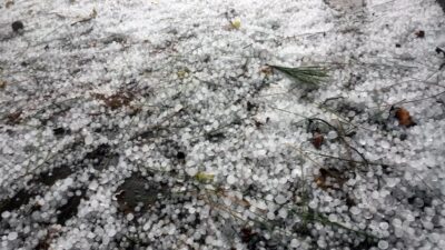 Fındık büyüklüğünde dolu yağdı