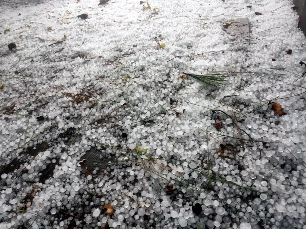 Fındık büyüklüğünde dolu yağdı