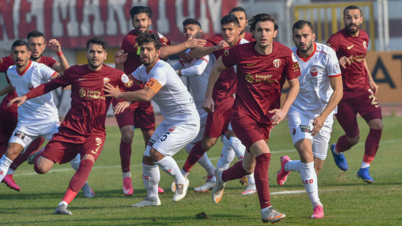 Bursa ekibi, sahasında Kahramanmaraşspor'a tek golle boyun eğerken, bir maçı