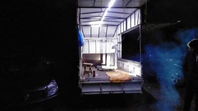 Kamyonet kasasında kumar oynayan 8 kişiye ceza