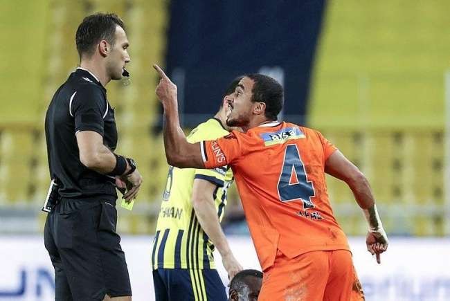 PFDK, Başakşehir'li oyuncu Rafael'in Fenerbahçe maçında gördüğü kırmızı kartı iptal