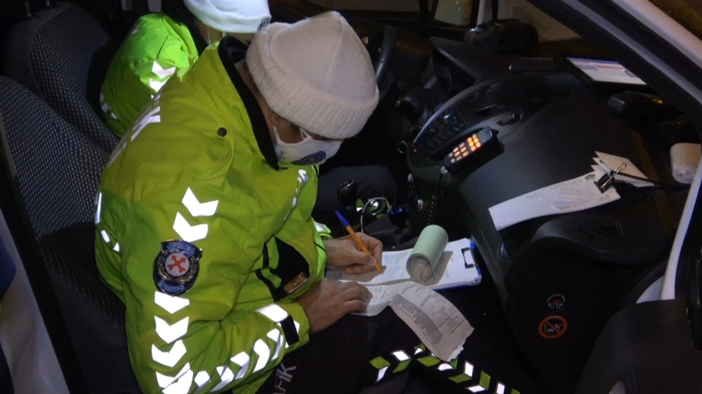 Bursa’da kısıtlamaya rağmen gezdiler, uyuşturucu maddeyle yakalandılar