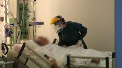 Korona hastasının isteği sağlık çalışanını ağlattı