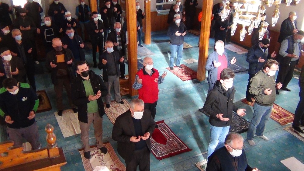 Kuraklığın ardından camilerde topluca yağmur duası