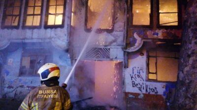 Bursa’da korkutan yangın! Mahalleli sokağa döküldü…