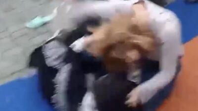 Ne maske ne mesafe…Kızlar saç saça baş başa böyle birbirine girdi