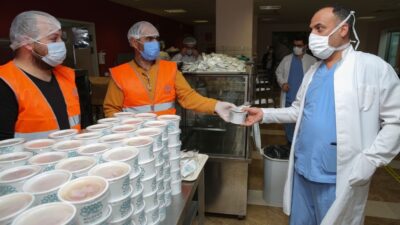 Nilüfer Belediyesi’nden sağlık çalışanlarına aşure