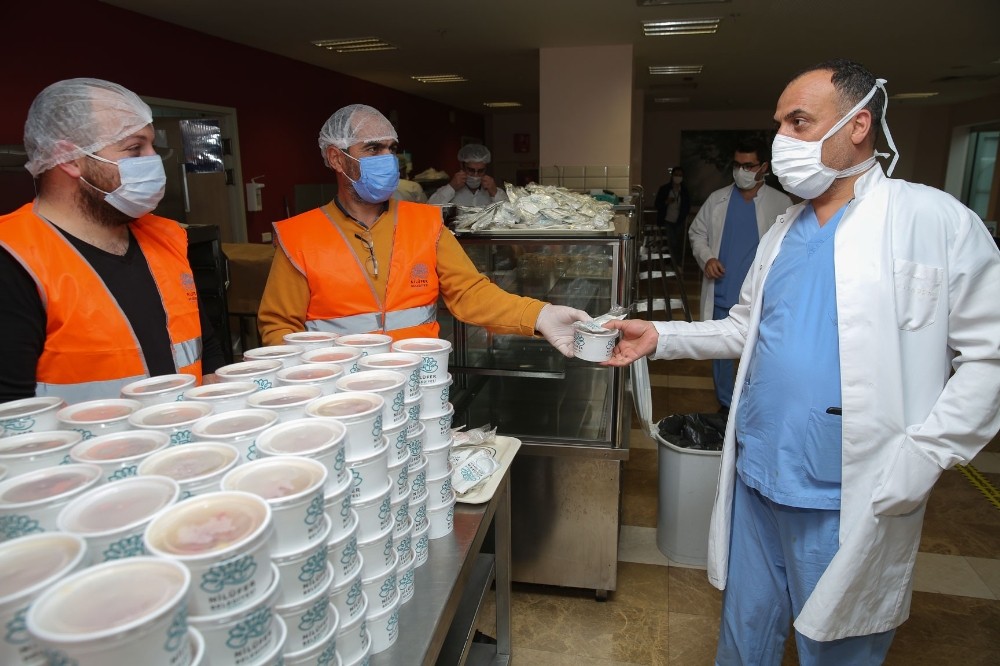 Nilüfer Belediyesi’nden sağlık çalışanlarına aşure