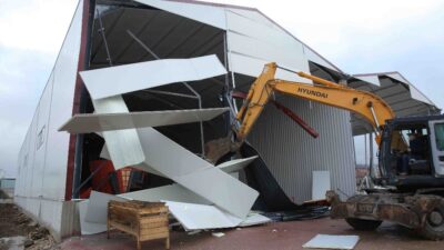 Nilüfer’de kaçak yapılar tek tek yıkılıyor