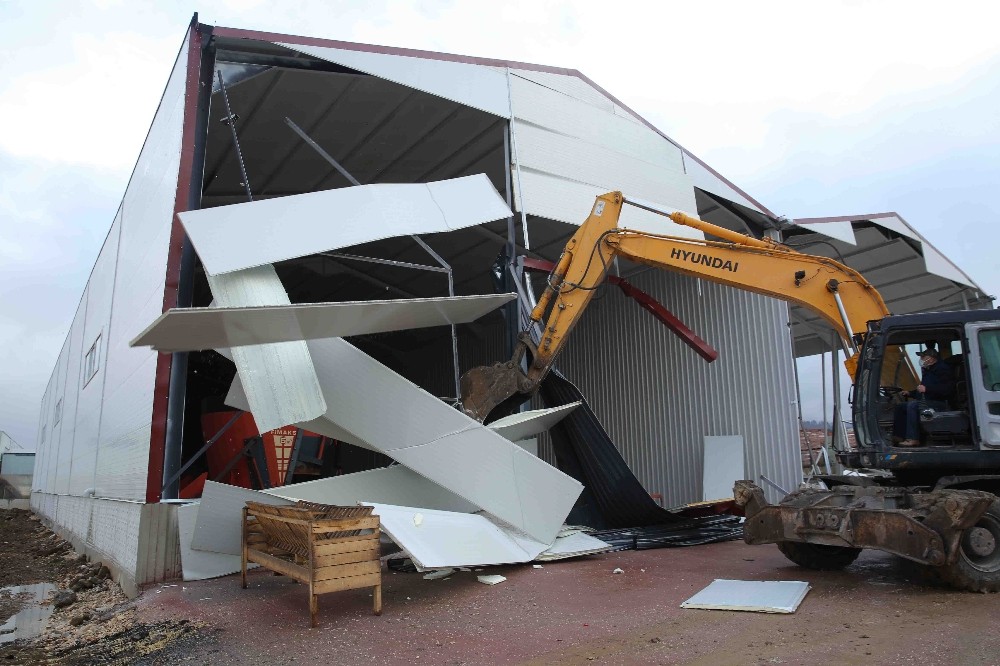 Nilüfer’de kaçak yapılar tek tek yıkılıyor