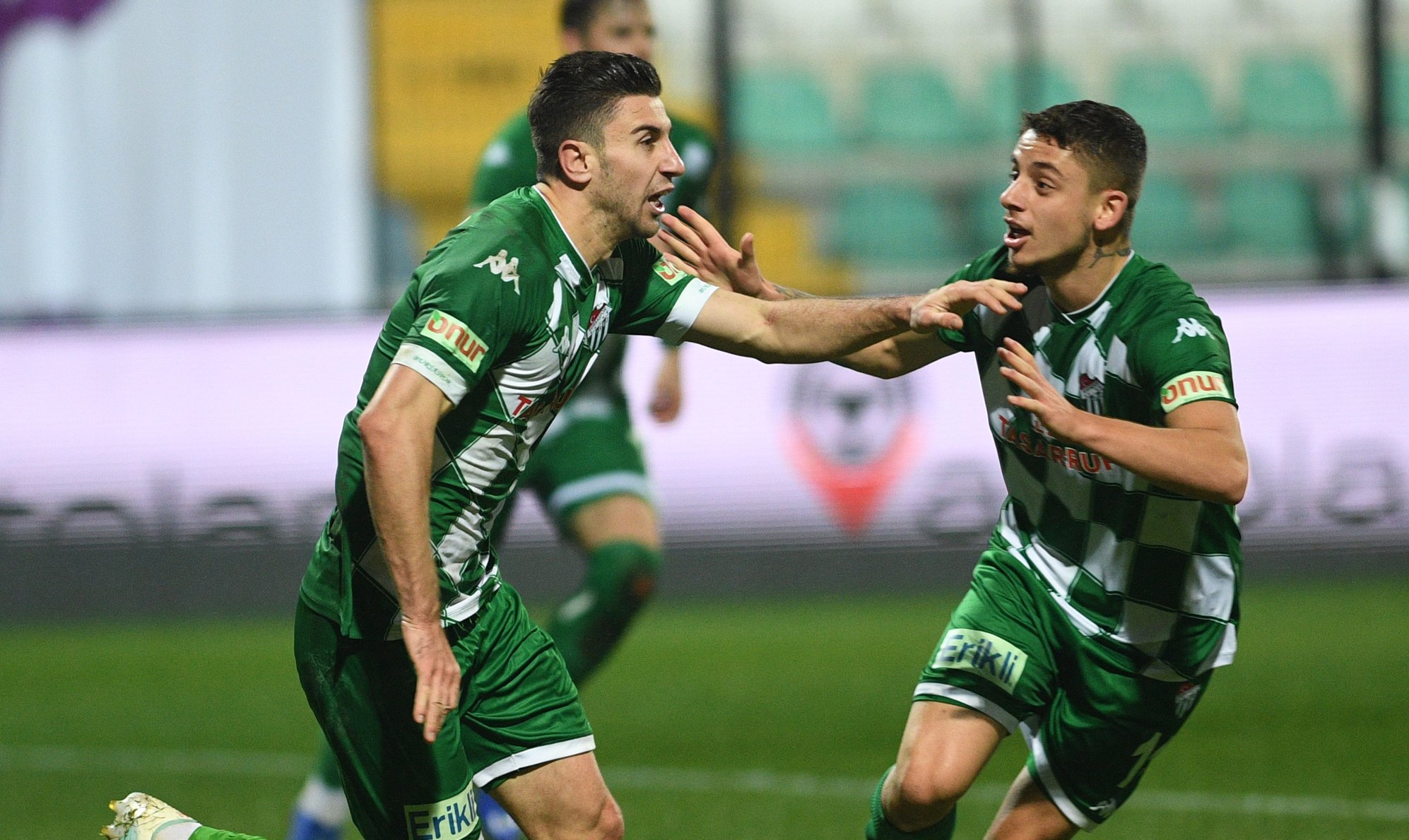 TİMSAH’TAN MUCİZE GERİ DÖNÜŞ… İstanbul’da 3-0’dan maçı çevirdi! TİMSAH’TAN MUCİZE GERİ DÖNÜŞ… İstanbul’da 3-0’dan maçı çevirdi!