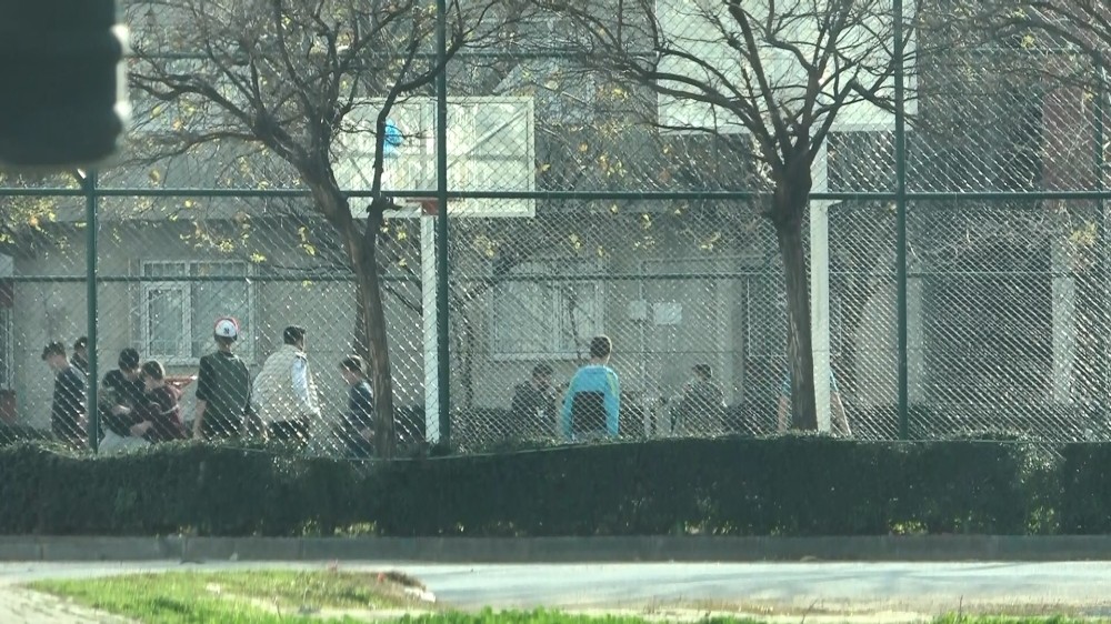 Bursa’da kısıtlamayı deldiler, maç yapıp oyunlar oynadılar