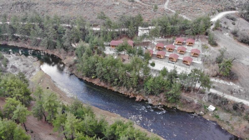 Bursa’da pandemi döneminde büyük ilgi görüyor Bursa’da şehir merkezinden uzak ormanların içinde bulunan bungalov evler pandemi
