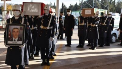 Trafik kazasında hayatını kaybeden uzman çavuş ve ailesine veda