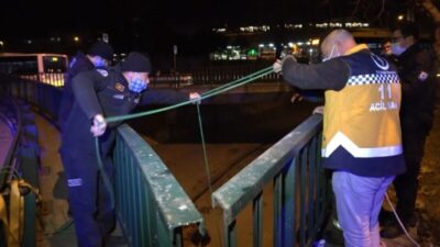 Bursa’da telefon sevdasına dereye düştü, ayağını kırdı