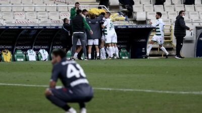TFF 1. Lig'in 14. haftasında Bursaspor'un 10 kişiyle 3-0 mağlup