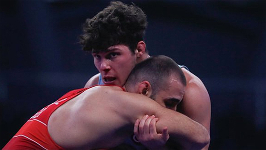 Milli güreşçi Salih Aydın’dan gümüş madalya