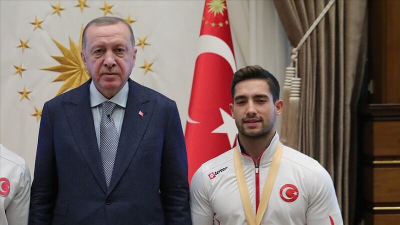 Cumhurbaşkanı Erdoğan, Avrupa Erkekler Artistik Cimnastik Şampiyonası'nda altın madalya kazanan