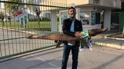 Bursaspor’a sürpriz ziyaretçi! Bakın ne getirmiş?