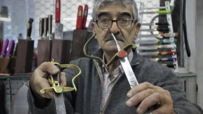 TSK’nın kılıçlarını Bursalı usta restore ediyor