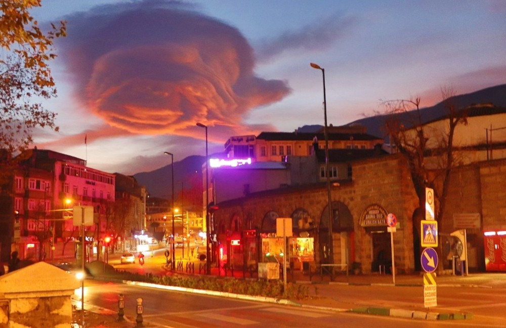 Uludağ’daki bulut görenleri şaşırttı