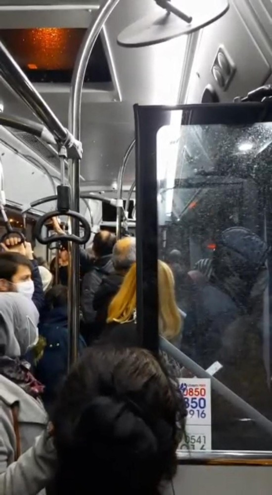 Bursa’da yolcu otobüsünde son dakika yoğunluğu tartışmaya sebep oldu