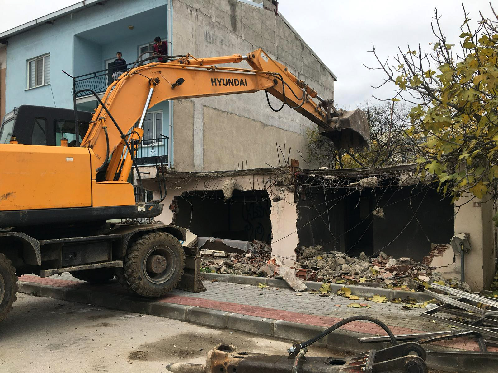 Metruk binalar tehlike olmaktan çıkıyor