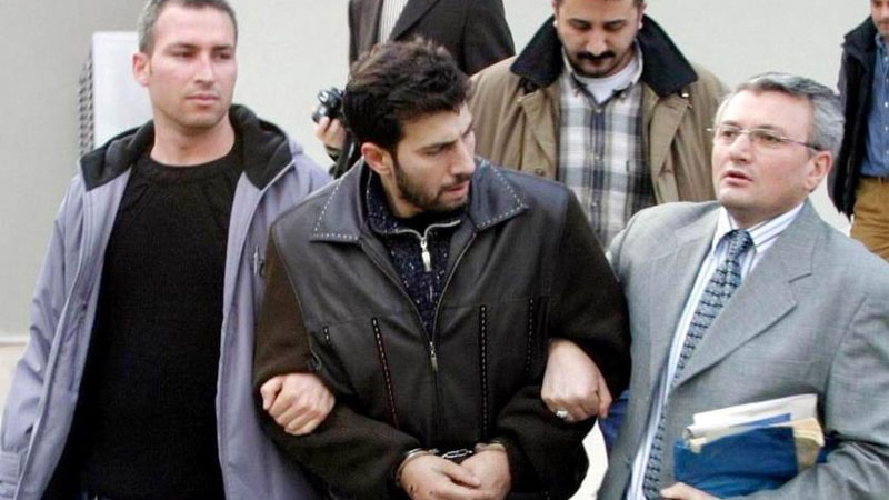 Bursa’da sevgilisini öldüren ünlü müzisyen cezaevinde hayatını kaybetti Bursa’da sevgilisini öldüren ünlü müzisyen cezaevinde hayatını kaybetti