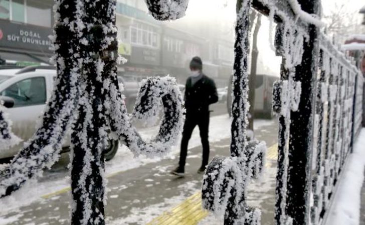 Kar altındaki kent dondu! Termometreler -25’i gösterdi