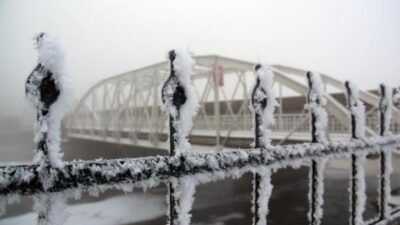 Sıcaklık -25 dereceyi gördü! Şehir adeta buz kesti