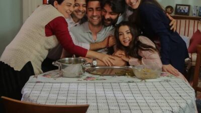 Dizideki eniştesiyle aşk yaşıyor!