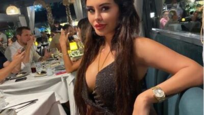 Ebru Polat ‘Ev modu’ notuyla paylaştı! Göğüs dekoltesi olay oldu