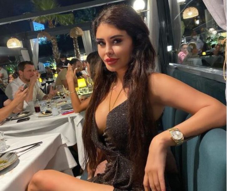 Ebru Polat ‘Ev modu’ notuyla paylaştı! Göğüs dekoltesi olay oldu Ebru Polat ‘Ev modu’ notuyla paylaştı! Göğüs dekoltesi olay oldu