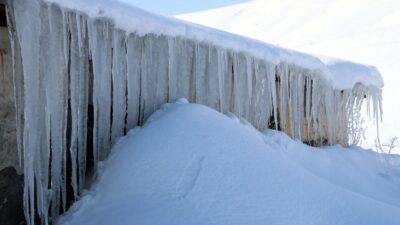 Termometreler eksi 39’u gösterdi, her yer buz tuttu