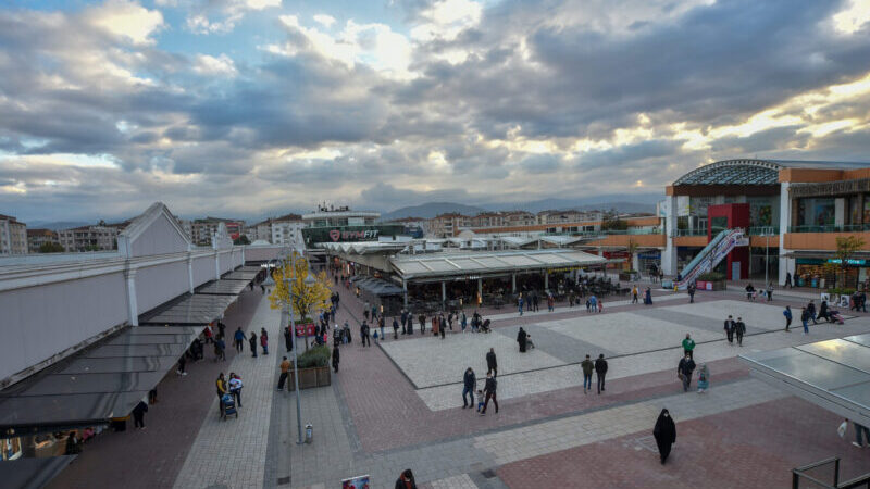 Yüzde 50’ye varan indirimler İnegöl AVM’de