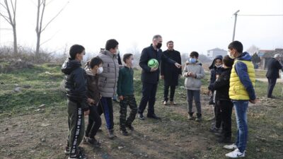 Başkan Taban saha isteyen çocuklarla buluştu