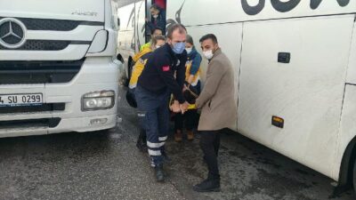 Bursa’ya gelen otobüs kaza yaptı