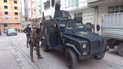 Hareketli dakikalar! Çocuklarını rehin aldı…