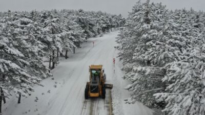 Bursa’da karla kesintisiz mücadele