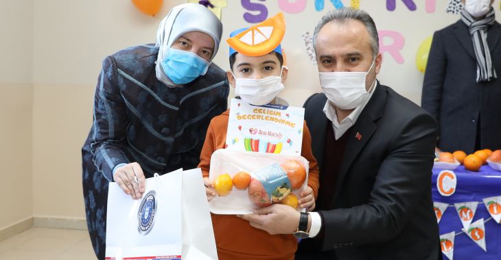 Ana Kucağı’nda karne coşkusu