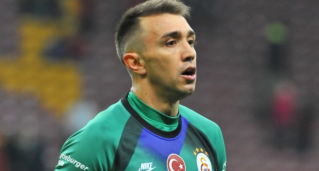 Galatasaray'ın Uruguaylı file bekçisi Fernando Muslera, Süper Lig'de üst üste