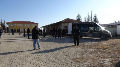 Garajda ölü bulunmuşlardı! 3 genç toprağa verildi