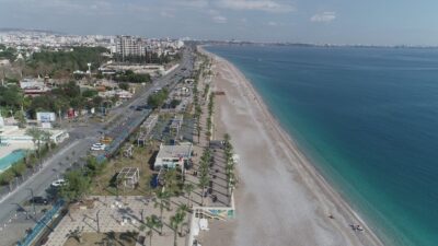 Kısıtlamalar sonrası turkuaz renge büründü