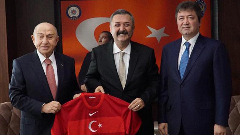 TFF heyeti Bursa’da… Özdemir ve Çağlar’dan Emniyet Müdürü Aslan’a ziyaret TFF heyeti Bursa’da… Özdemir ve Çağlar’dan Emniyet Müdürü Aslan’a ziyaret