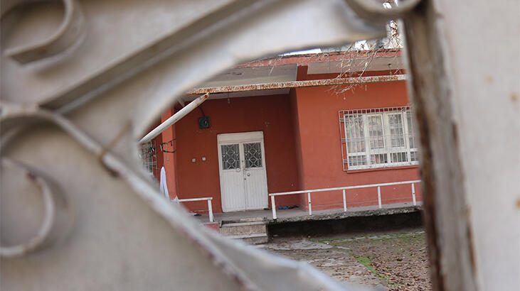 Dehşet evi! Anne-baba öldü, 3 çocuk tedavi altında