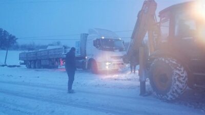 Balıkesir- Savaştepe karayolu kar nedeniyle ulaşıma kapandı