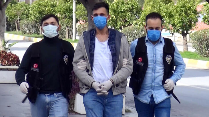 Araçta 2 çocuğu varken yaptı! Akılalmaz olay… Araçta 2 çocuğu varken yaptı! Akılalmaz olay…